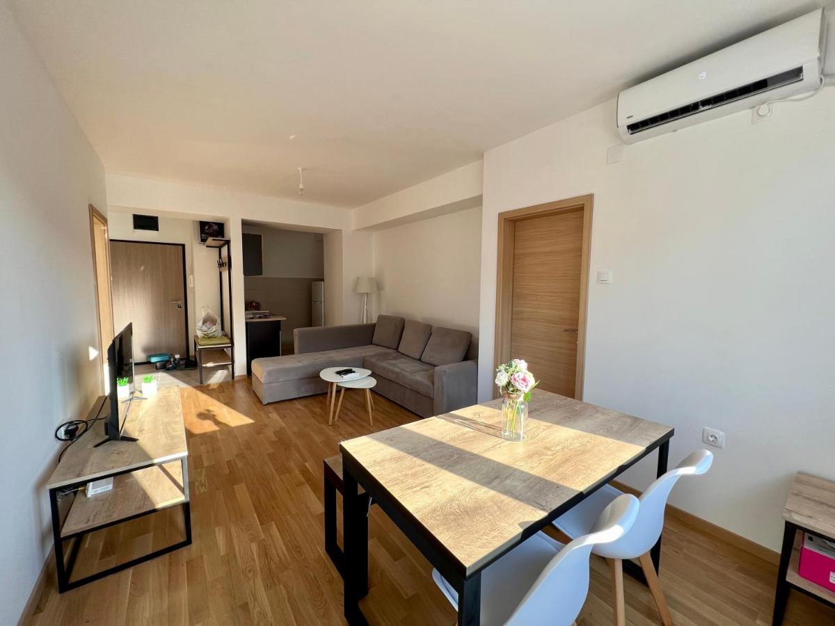 Sara'S Apartment Cozy And Close To Center With Private Parking Skopje Exterior foto
