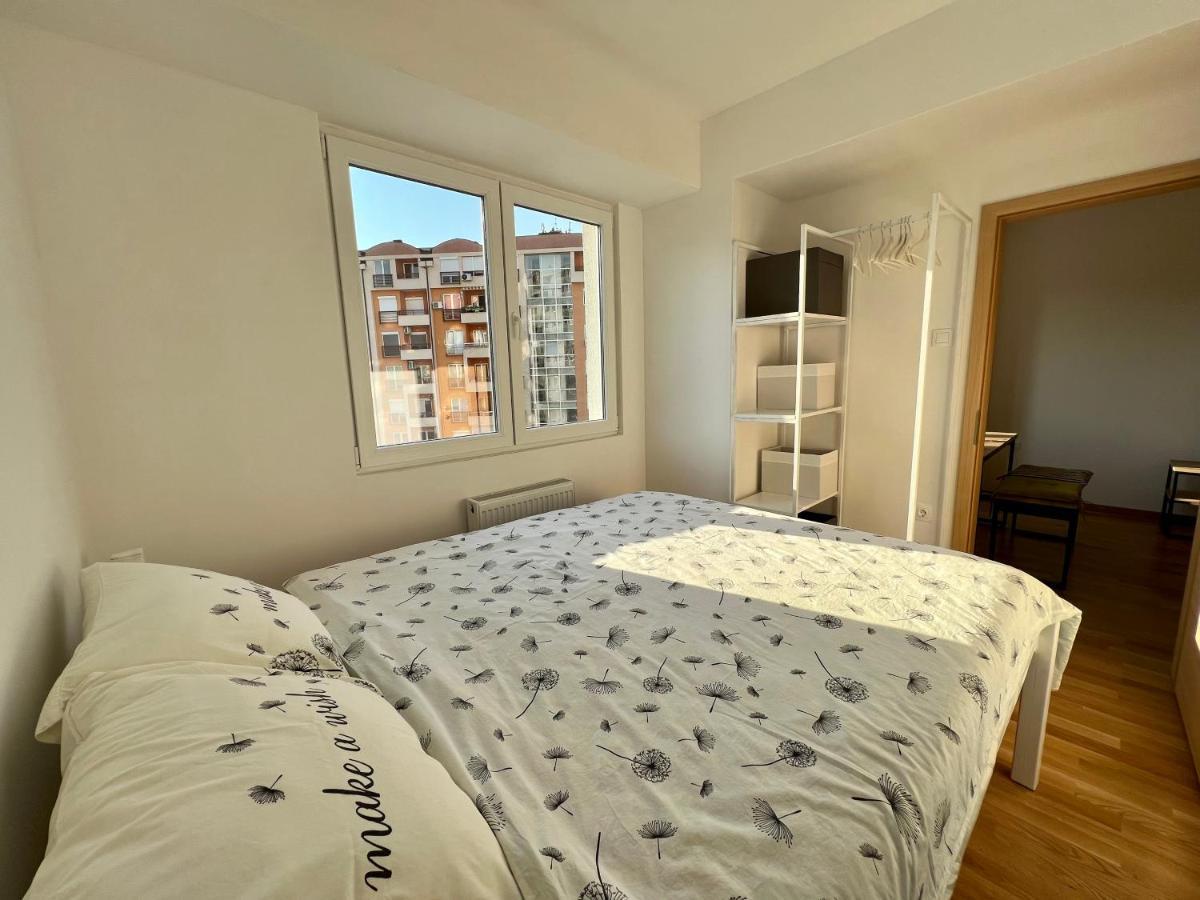 Sara'S Apartment Cozy And Close To Center With Private Parking Skopje Exterior foto