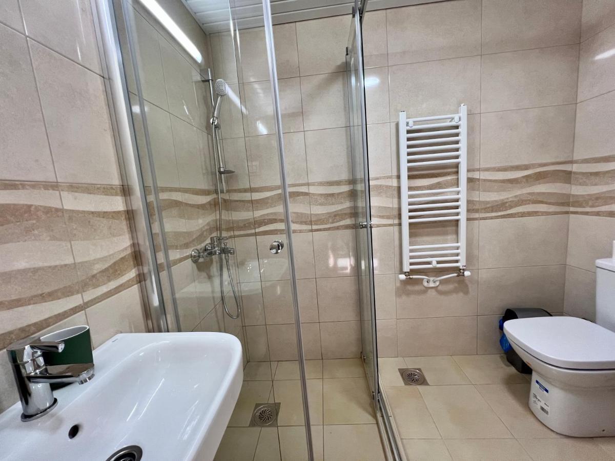 Sara'S Apartment Cozy And Close To Center With Private Parking Skopje Exterior foto