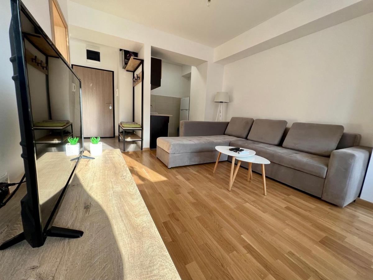 Sara'S Apartment Cozy And Close To Center With Private Parking Skopje Exterior foto